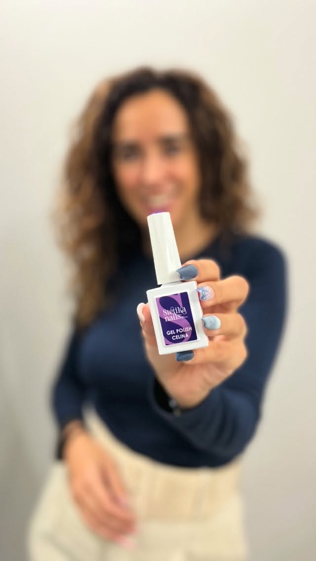 A Cor Celina não é só uma cor…

É praticamente a minha personalidade em frasco. 
